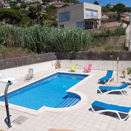Family With Sea View And Pool فيلة